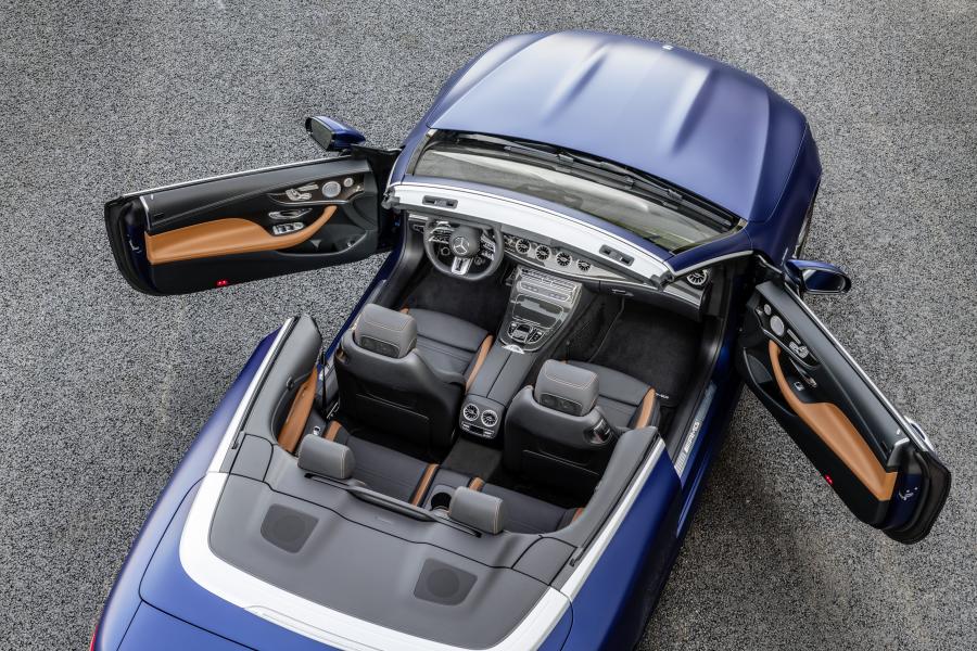 Интерьер Mercedes-AMG E53 4Matic+ Cabriolet (A238) 2020 года  (WW) (фото 19 из 36)